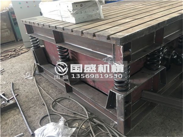 振動平臺的振動電機安裝位置 振動平臺的振動電機安裝位置